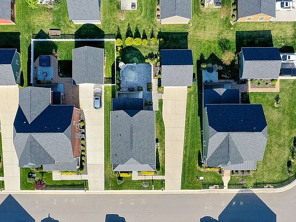 3rd image of 4605 Manor Glen Way