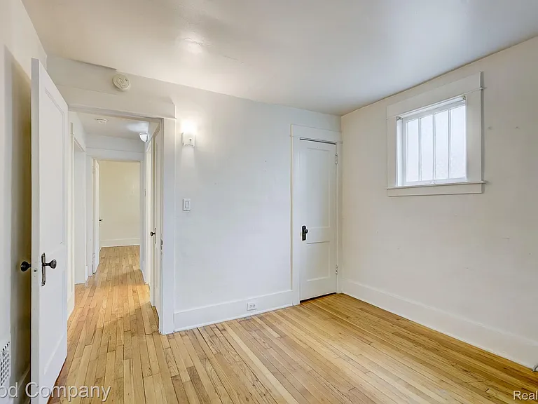 243 W Webster St — Photo 8