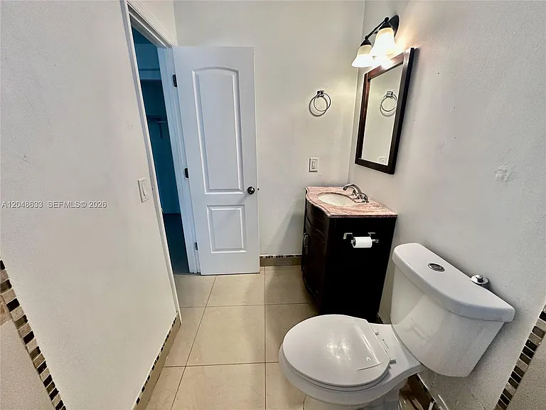 1540 SW 5th Pl #4 — Photo 44