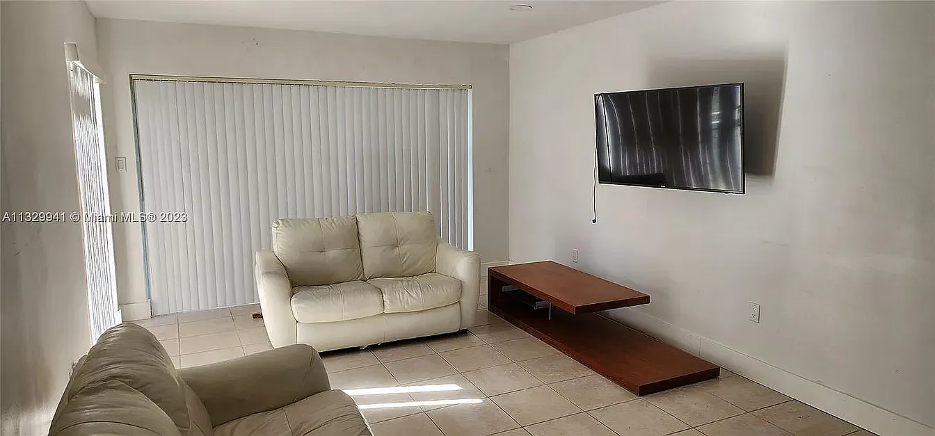 3 bed, 1225 sqft, $2,600 — Photo 3