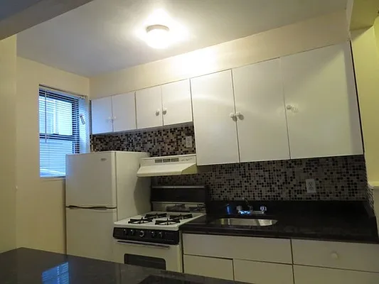 Rented by Capri Jet Realty Corp | media 9