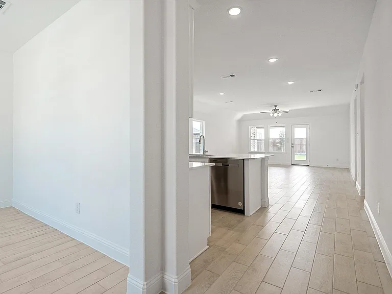 509 Amenduni Ln — Photo 7