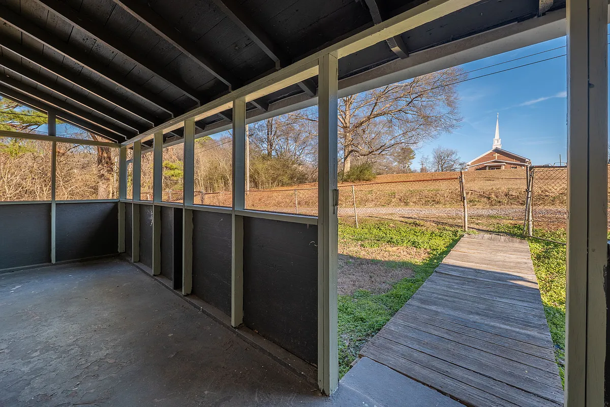 Front Porch - 320 Old Pine Hill Rd