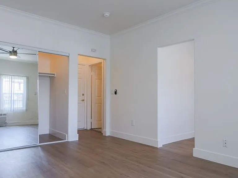 5200 Hollywood Blvd — Photo 16