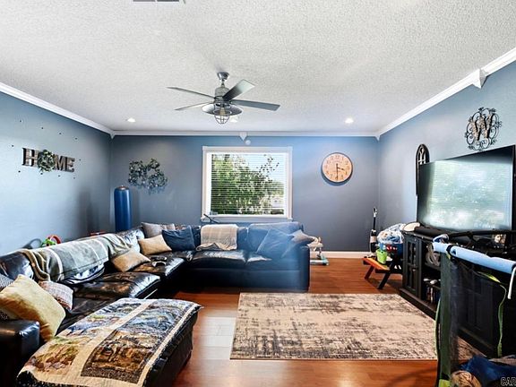 3rd image of 606 Meadow Cir