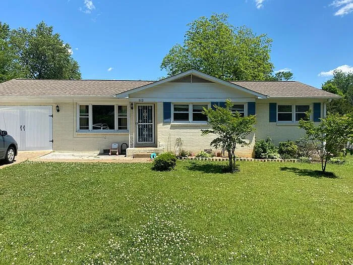 512 Clift Dr — Photo 1