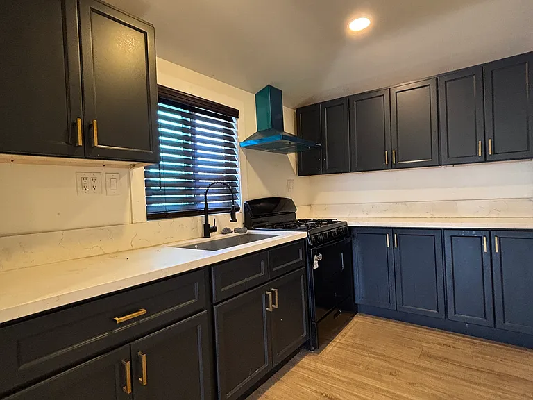 612 E Alvarado St — Photo 3