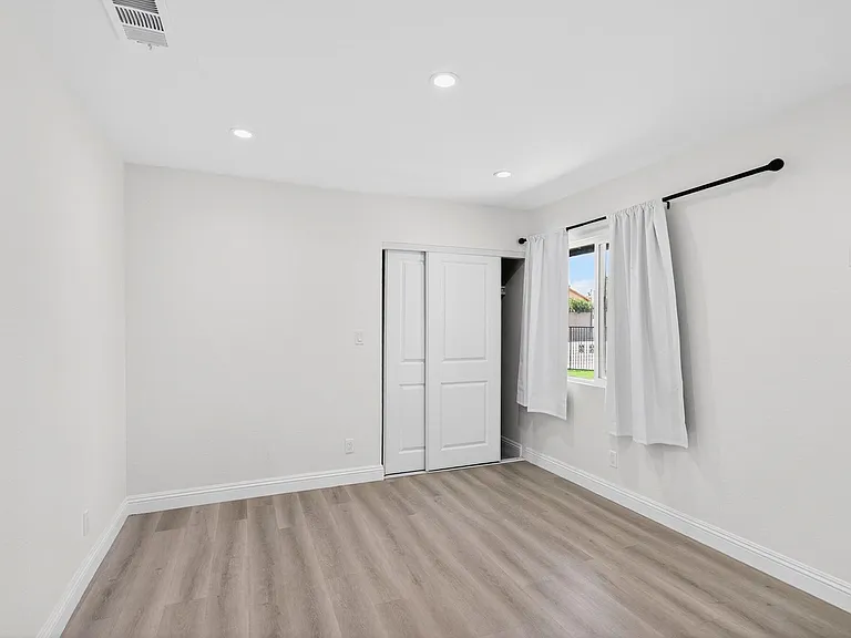 5270 Sepulveda Blvd — Photo 12