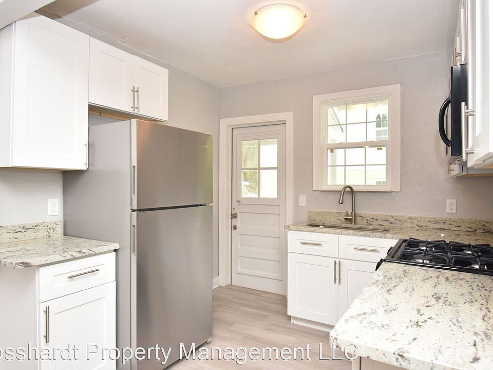 1st image of 1028 NE 3rd Ave APT 7