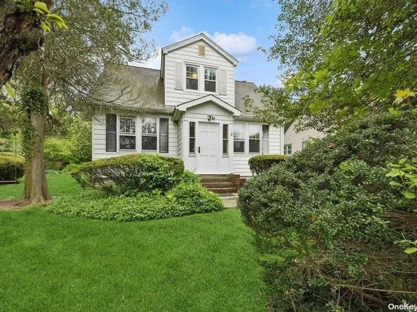 67 Vondran Street, Huntington Station, NY 11746