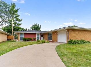 5475 Adeline Pl, Oak Forest, IL 60452