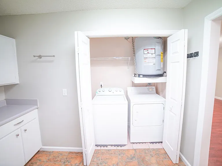 1100 Green Tree Ct #F — Photo 8
