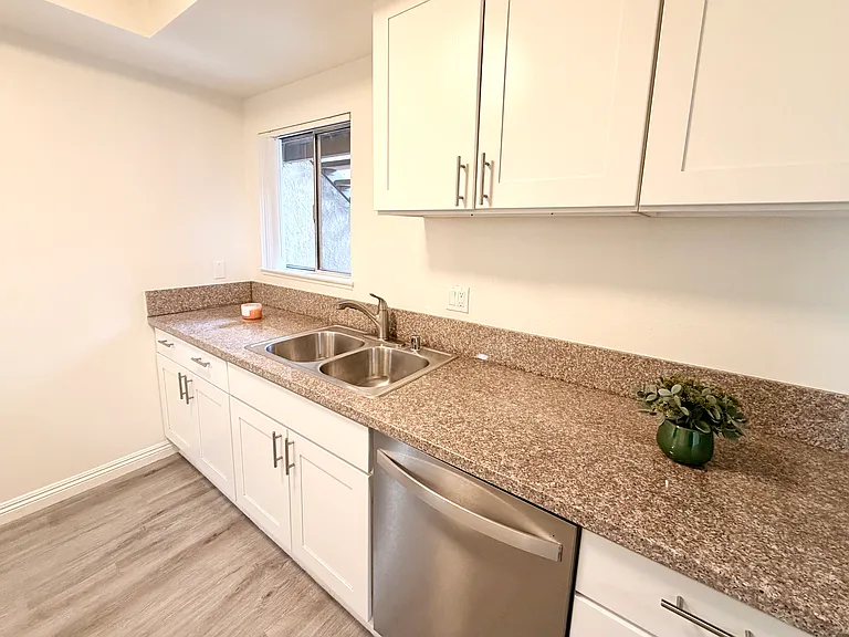 Wildwood Apartments — Photo 1