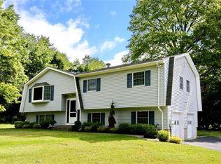 8 Litchult Ct, Airmont, NY 10901
