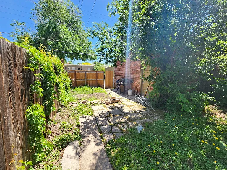 440-442 Clarkson — Photo 33