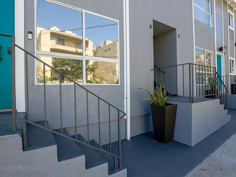 900 W College St #4 — Photo 26