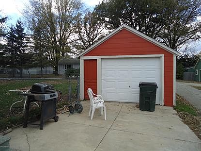 2nd image of 15 4th Ave SE