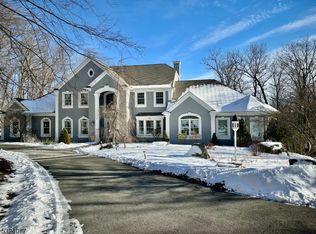 4 Deer Trail Rd, Kinnelon Boro, NJ 07405