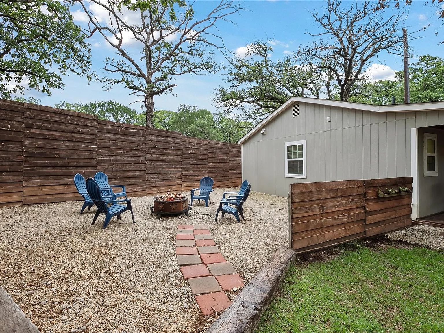 2 bed, 785 sqft, $1,800 — Photo 2