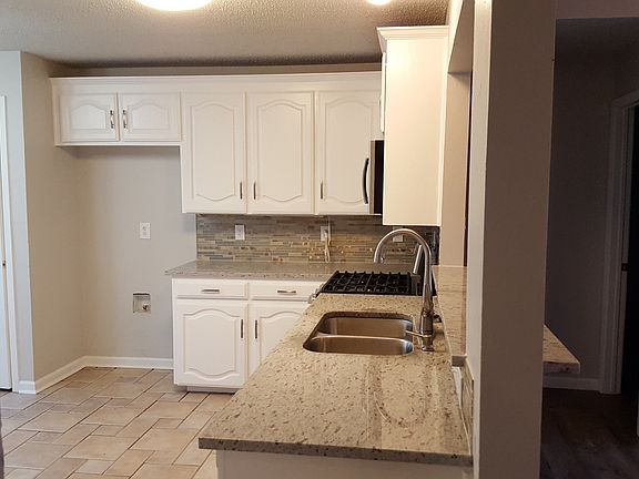 2nd image of 10260 Castle Dr