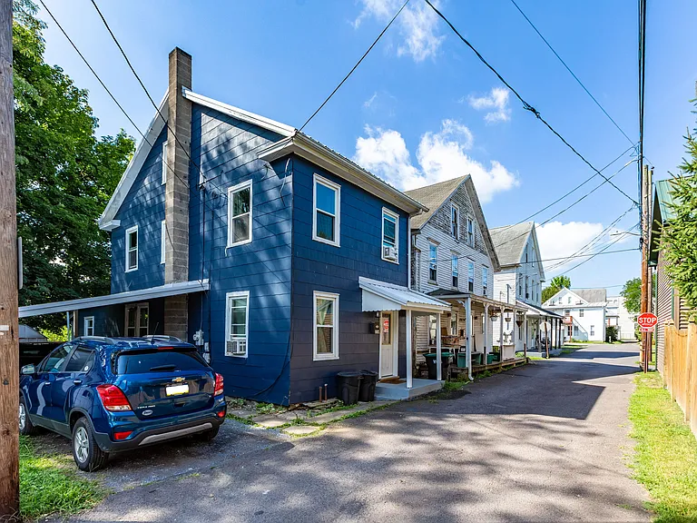 224 W Anthony Ave — Photo 3