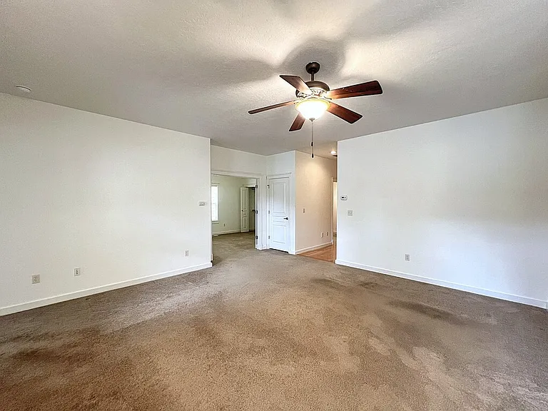 717 W Claire St — Photo 15