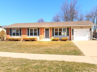 68 Kenilworth Ave, Elk Grove Village, IL 60007