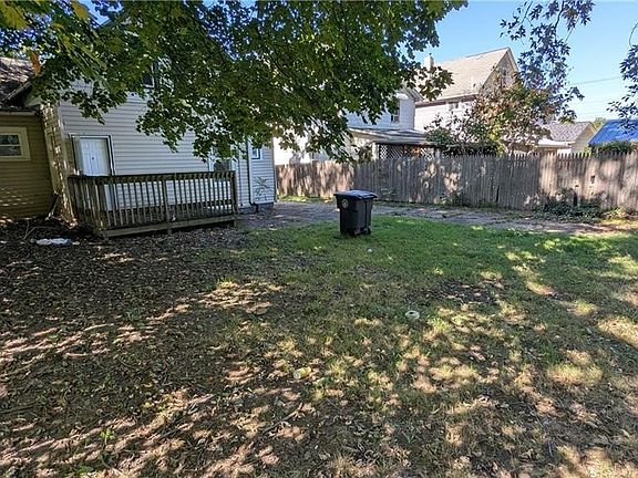 5th image of 653 Sumner St