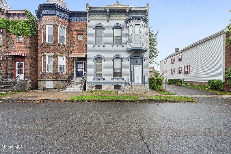 3rd image of 2128 3rd Avenue