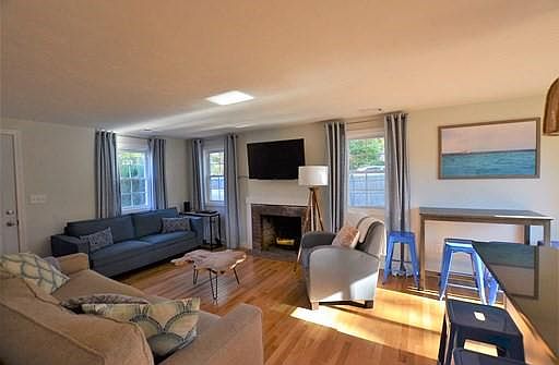 4th image of 53 Boxberry Ln