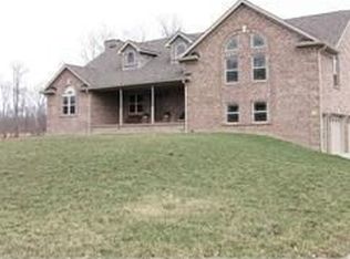 3028 S Springle Creek Dr, Pekin, IN 47165