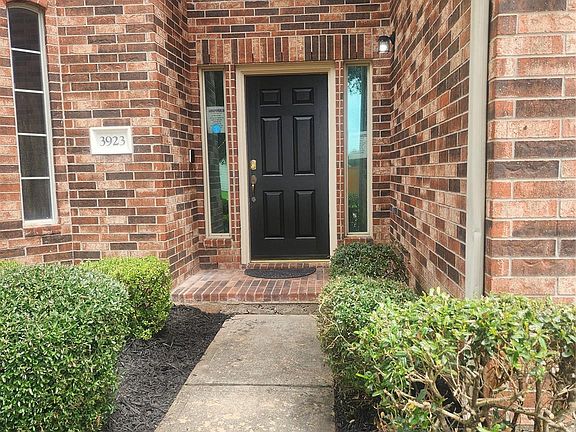 3rd image of 3923 Oak Plank Rd