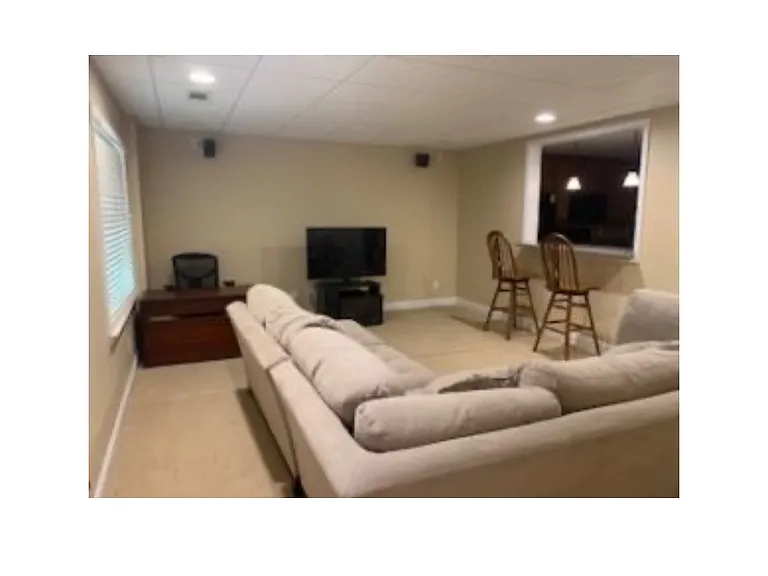 5182 Glenstone Ct — Photo 3