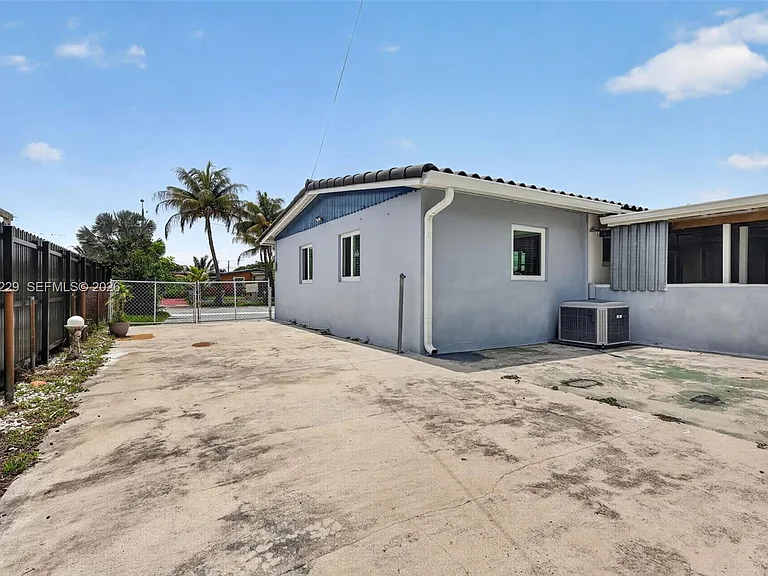 17001 NW 53rd Ct — Photo 47