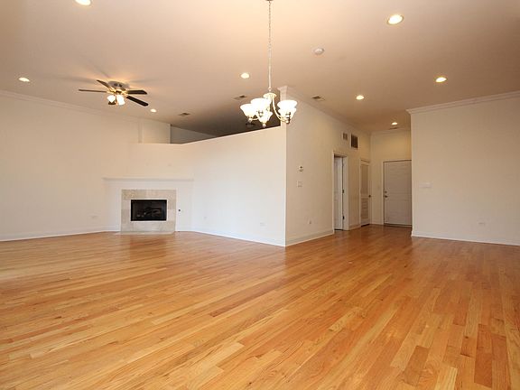 5th image of 4651 N Greenview Ave APT 304