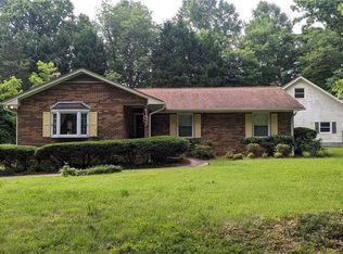 808 Pinoak Rd, Greensboro, NC 27455