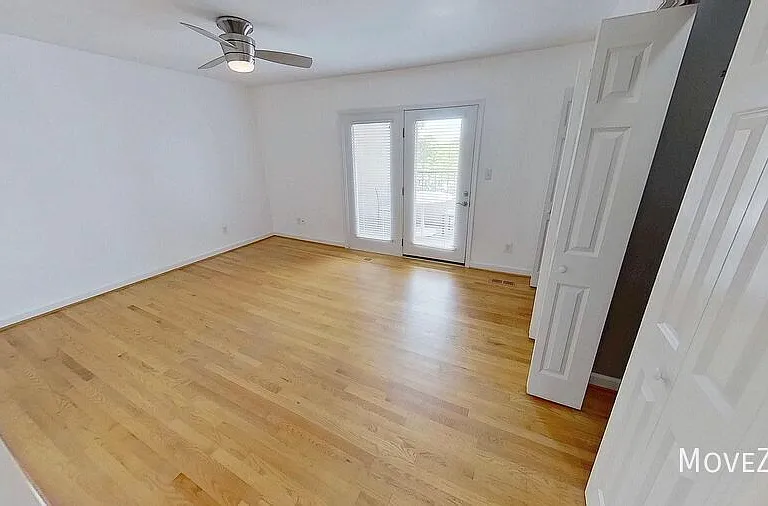 208 E Davie St — Photo 26