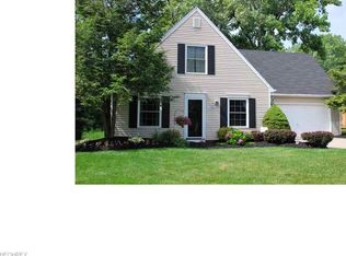 1784 W Idlewood Dr, Twinsburg, OH 44087