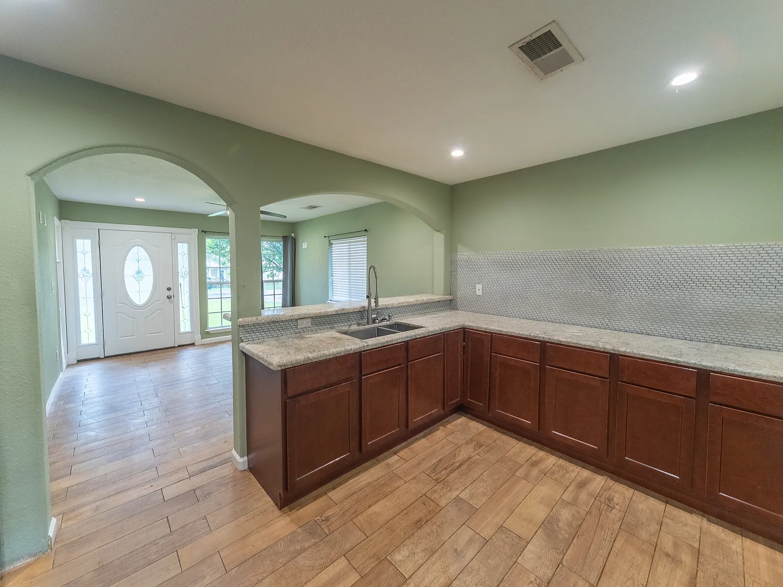 2 bed, 720 sqft, $900 — Photo 4