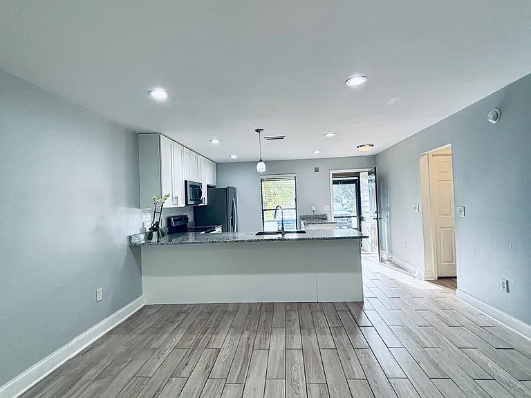 2130 Bancroft Pl #E — Photo 8