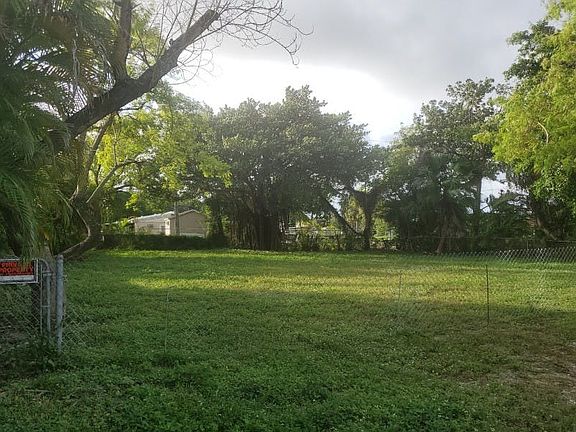 2nd image of 1100 NE 183rd St