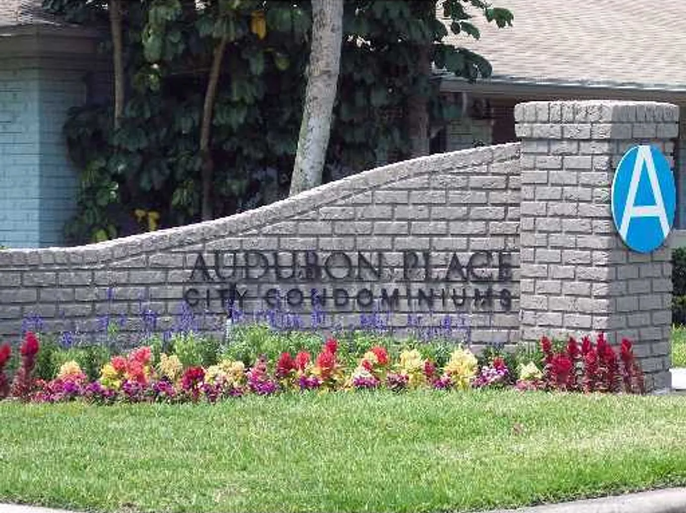 Audubon Place City Condominiums — Photo 1