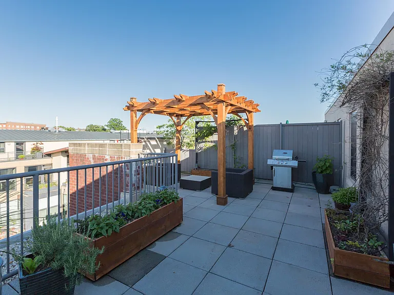 2328 Champlain St NW — Photo 35