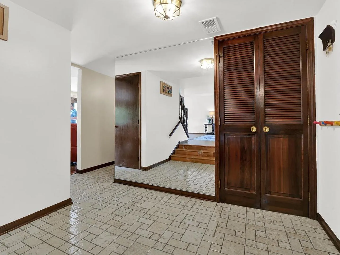 3 bed, 2.5 bath, 2369 sqft, $4,000 — Photo 4