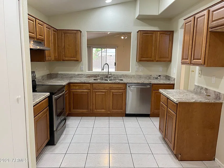 3 bed, 1552 sqft, $2,125 — Photo 3