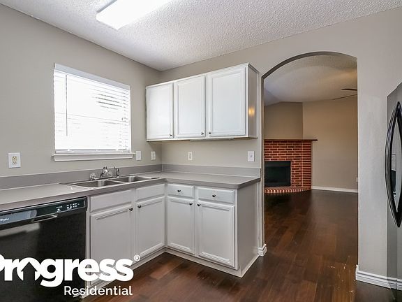 5th image of 952 Fenway Ln