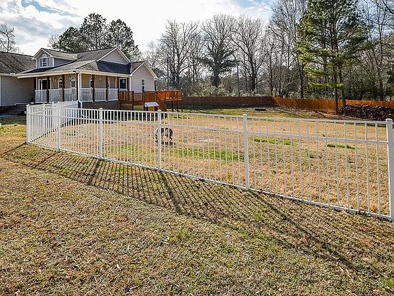 3rd image of 112 Shady Oaks Dr SE