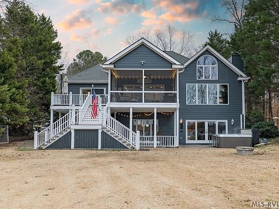 4th image of 132 S Briar Cir
