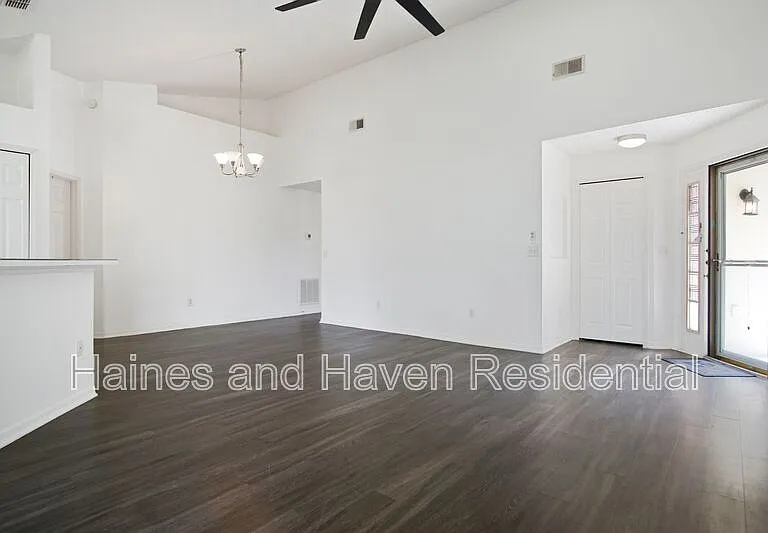 2492 Saint Augustine Blvd — Photo 10