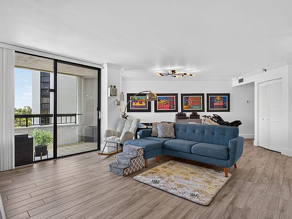 5th image of 6372 La Costa Drive #501